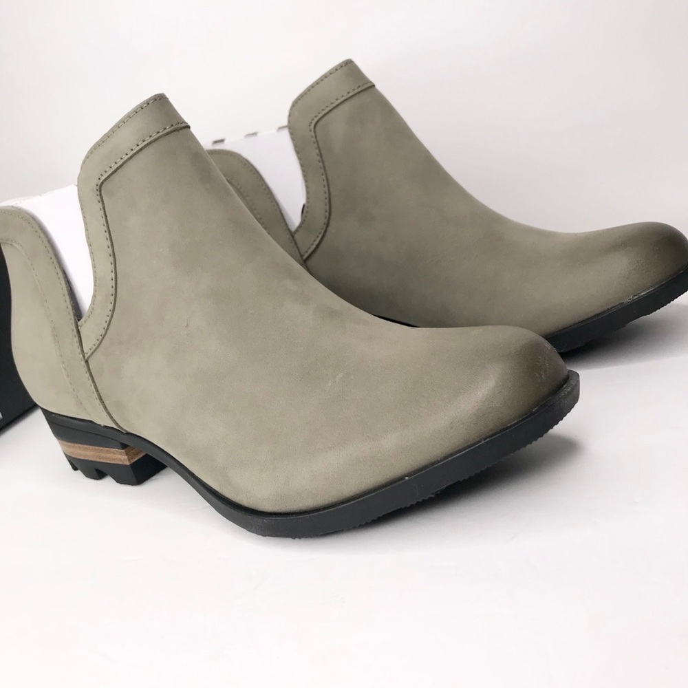 NIB Sorel Lolla Cut Out Booties Nubuck -Waterproof - Picture 14 of 16